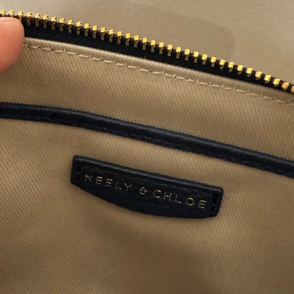 NEELY & CHLOE NWOT w/Dust Bag No. 17 Large Pebble Cosmetic Case in Navy - Picture 7 of 9